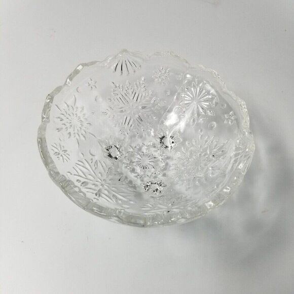 Mikasa Clear Crystal 3 Footed Dish Snowflake Christmas Clear Candy Bow' 960/210 - Picture 5 of 8